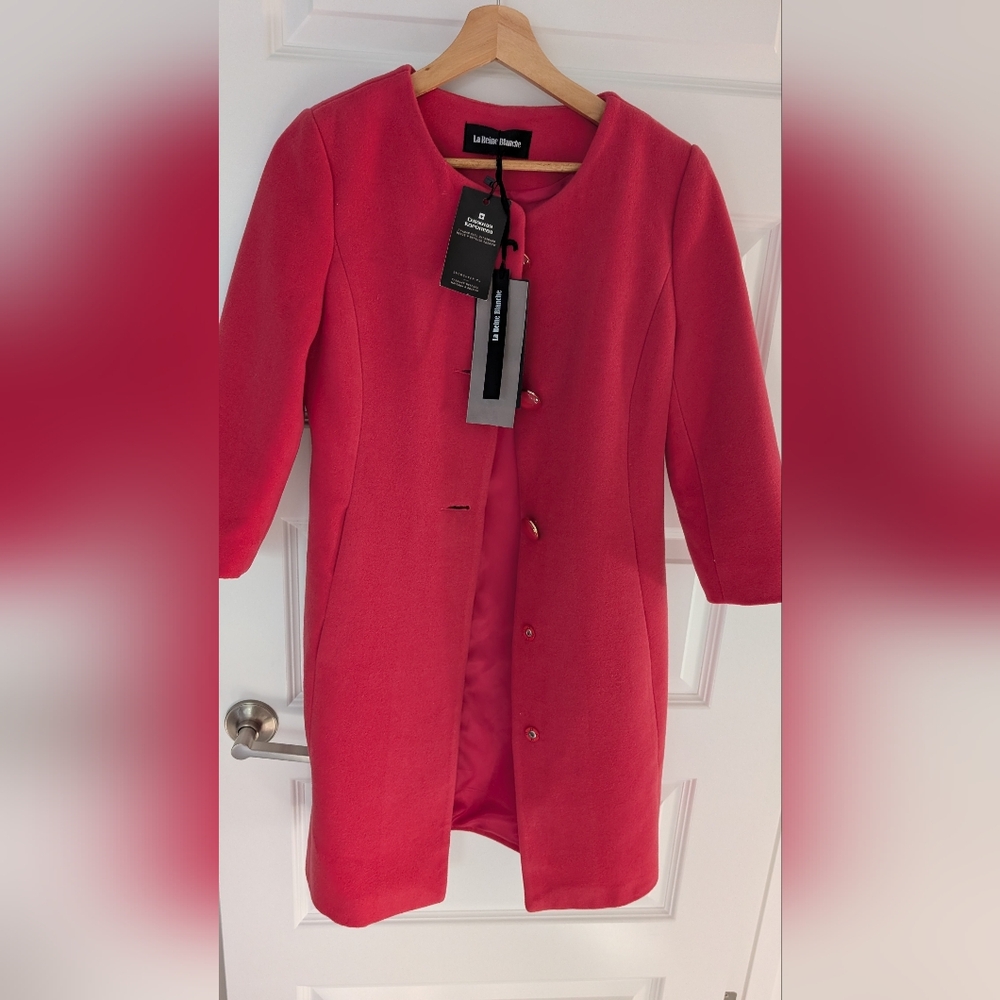 La Reine Blanche Vibrant Salmon Color Size 42  Women's Cape Coat